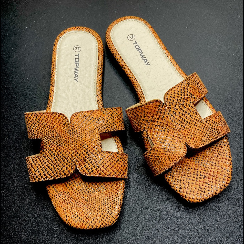 Brown Snake pattern slippers - Picture 2 of 3